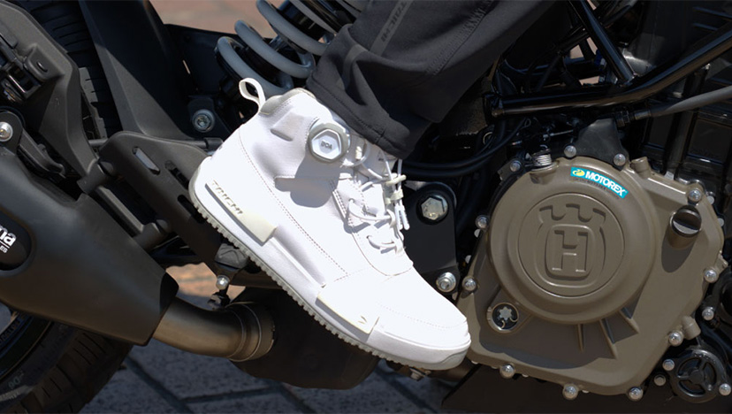 脱げにくいハイカット仕様