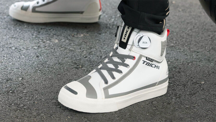 メンテナンス容易な人工皮革 Clarino®