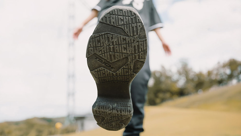 Original sole designed for easy operation, even with a thick sole